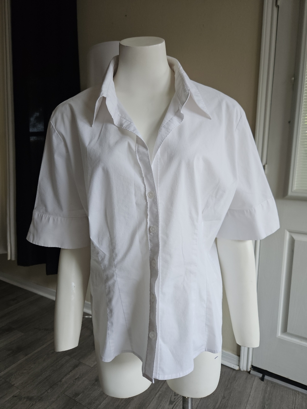 New York and Company Collared Button Down Blouse - size XL - White